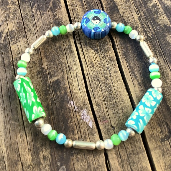 Handmade beaded bracelet - Picture 1 of 6
